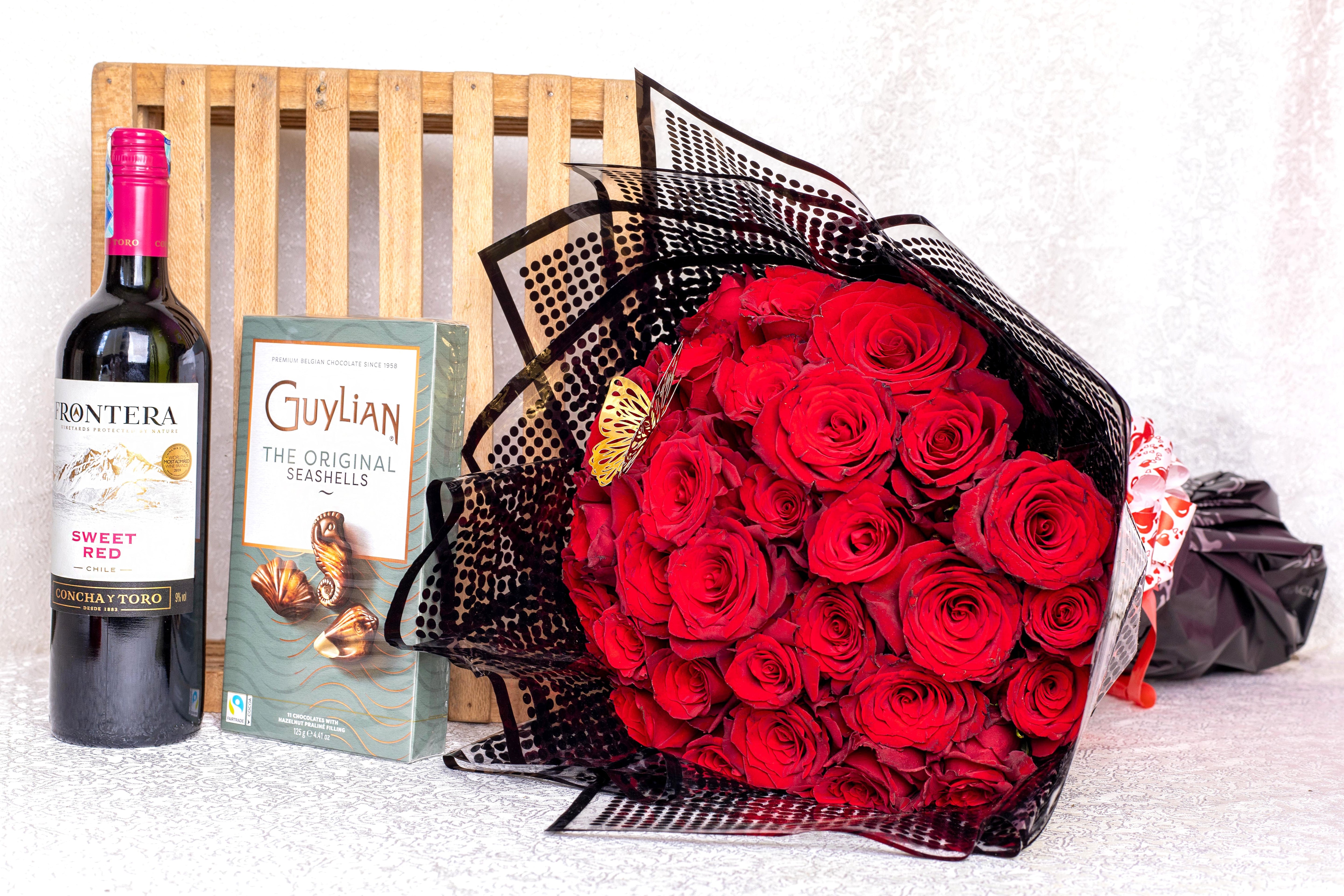 30 Red Roses Bouquet Mini Combo