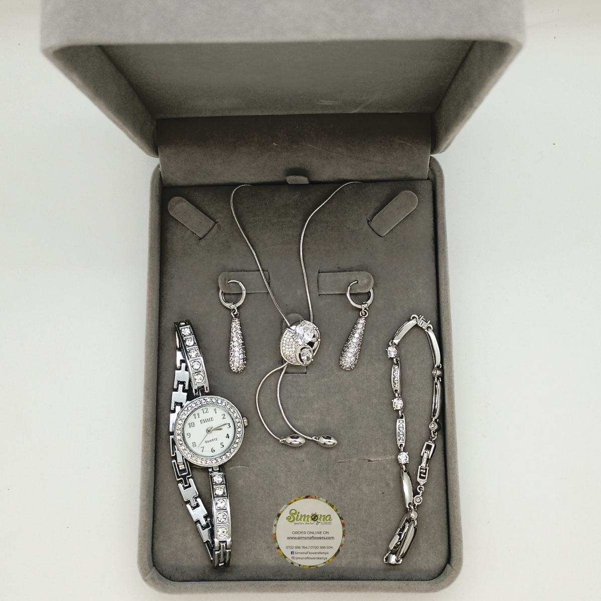 Remarkable chain and watch set