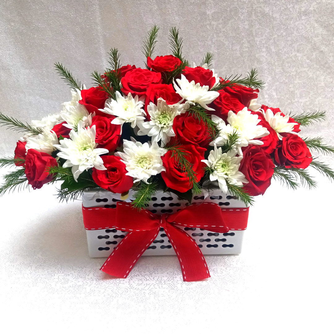Simona Flowers Kenya - The Royal Embrace Bouquet is a beautiful box floral arrangement of: Roses Mums (chrysanthemums) filled with beautiful flower fillers.