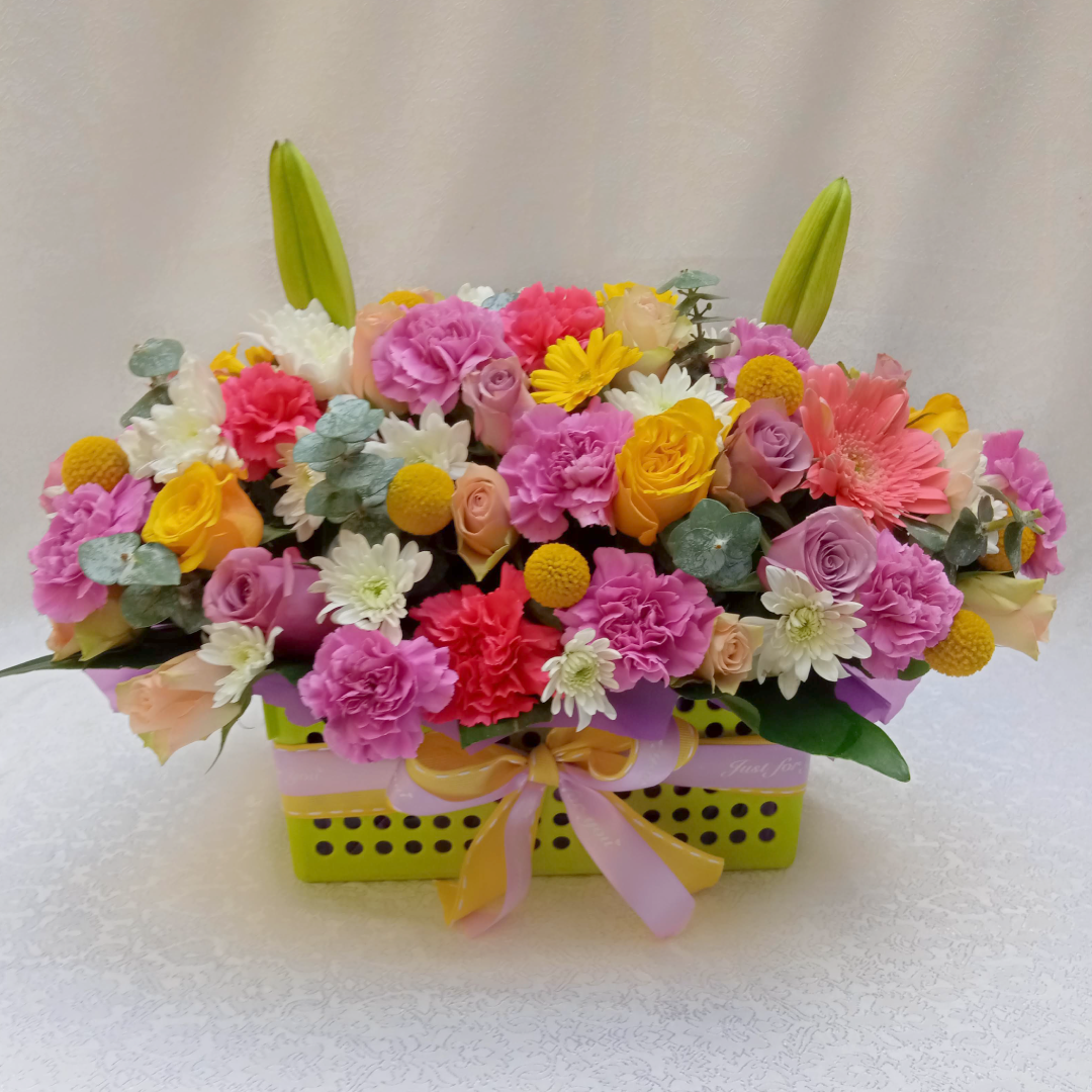 Simona Flowers Kenya - The Royal Happiness Bouquet is our classic one of a kind royal box design. It is best gifted to appreciate someone on a special day or if you want to make their day specialπ€. It comprises of a well assorted combination of : Lilac Roses Yellow Roses White Chrysanthemums A touch of lilies Carnations & Seasonal Flower fillers