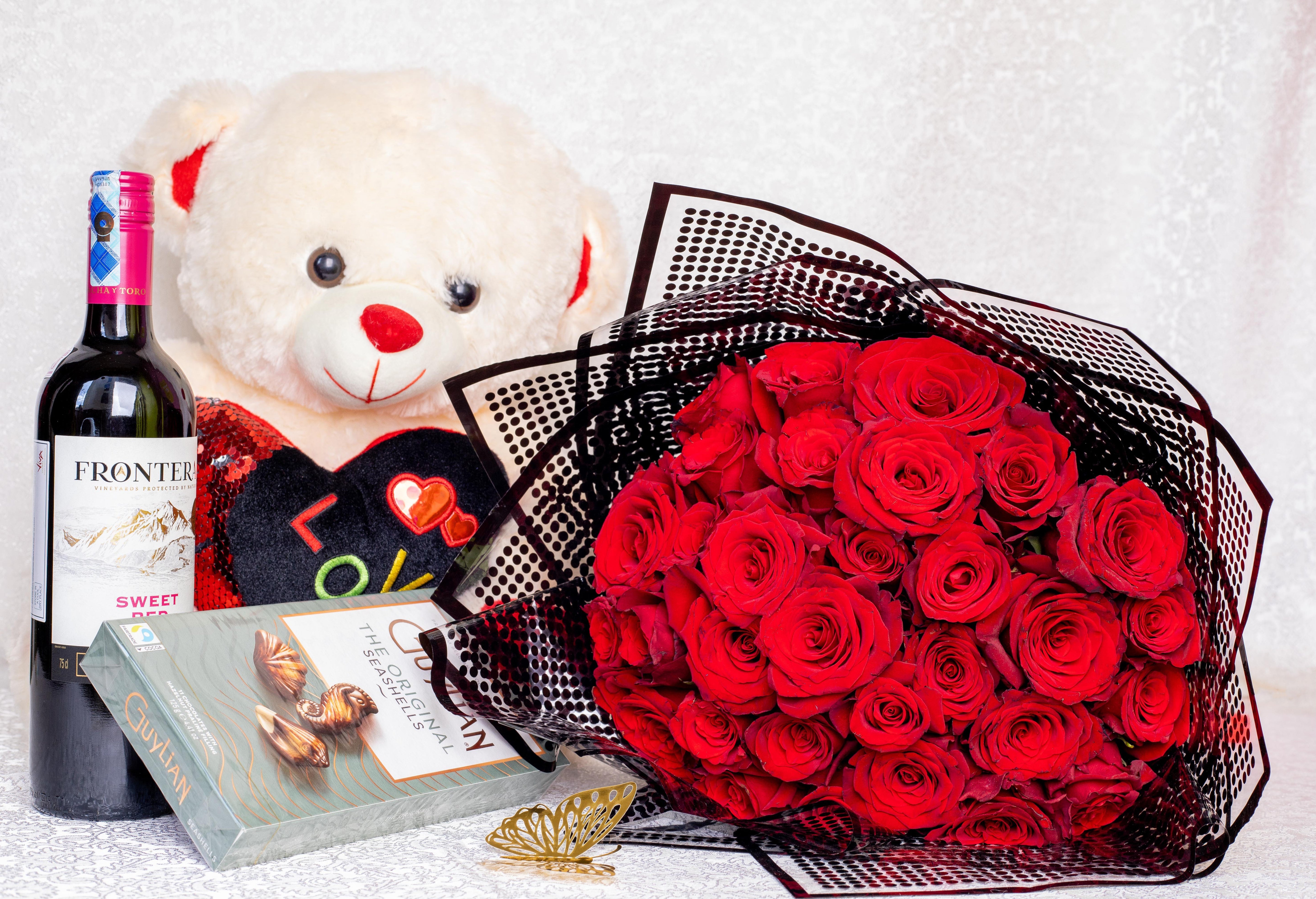 30 Red Roses Bouquet Max Combo
