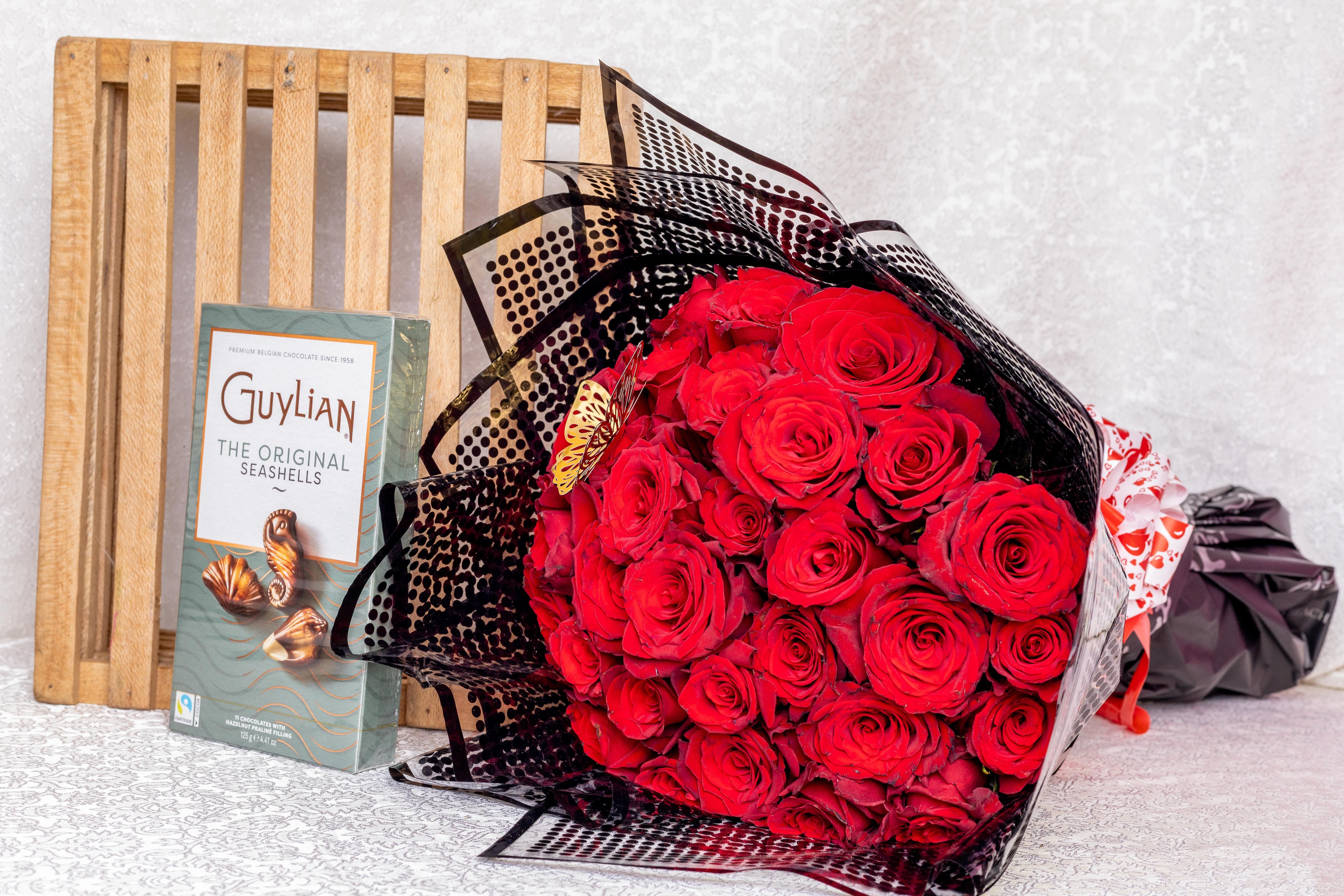 30 Red Roses Bouquet with Chocolates