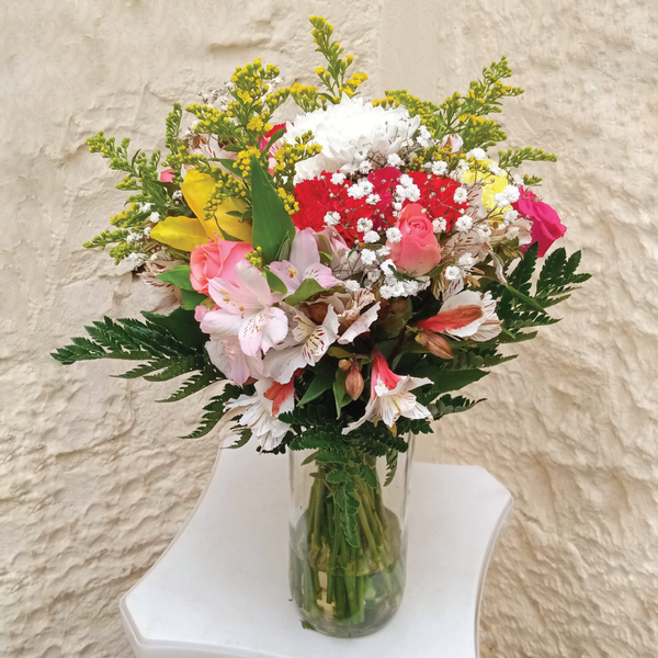 The Cherry Wonder Vase Flower Arrangement by Simona Flowers Kenya. Awesome flower bouquet for mom, mother, wife and girlfriend to show them just how much you adore them.