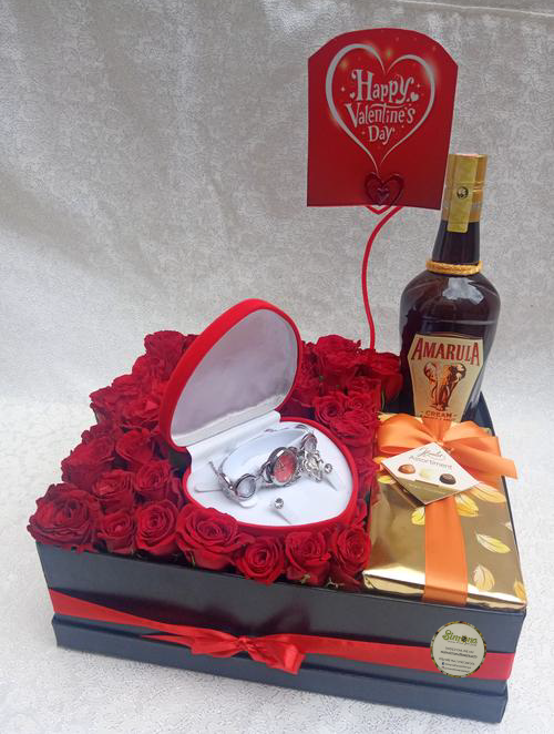Simona Flowers Gifts - The Valentino chain set package is a sweet surprise package for your valentine. With a creamy Amarula, arranged flowers, a box of sweet chocolates and the remarkable chain set, you can be sure that it will be all smiles when they receive the romantic package.