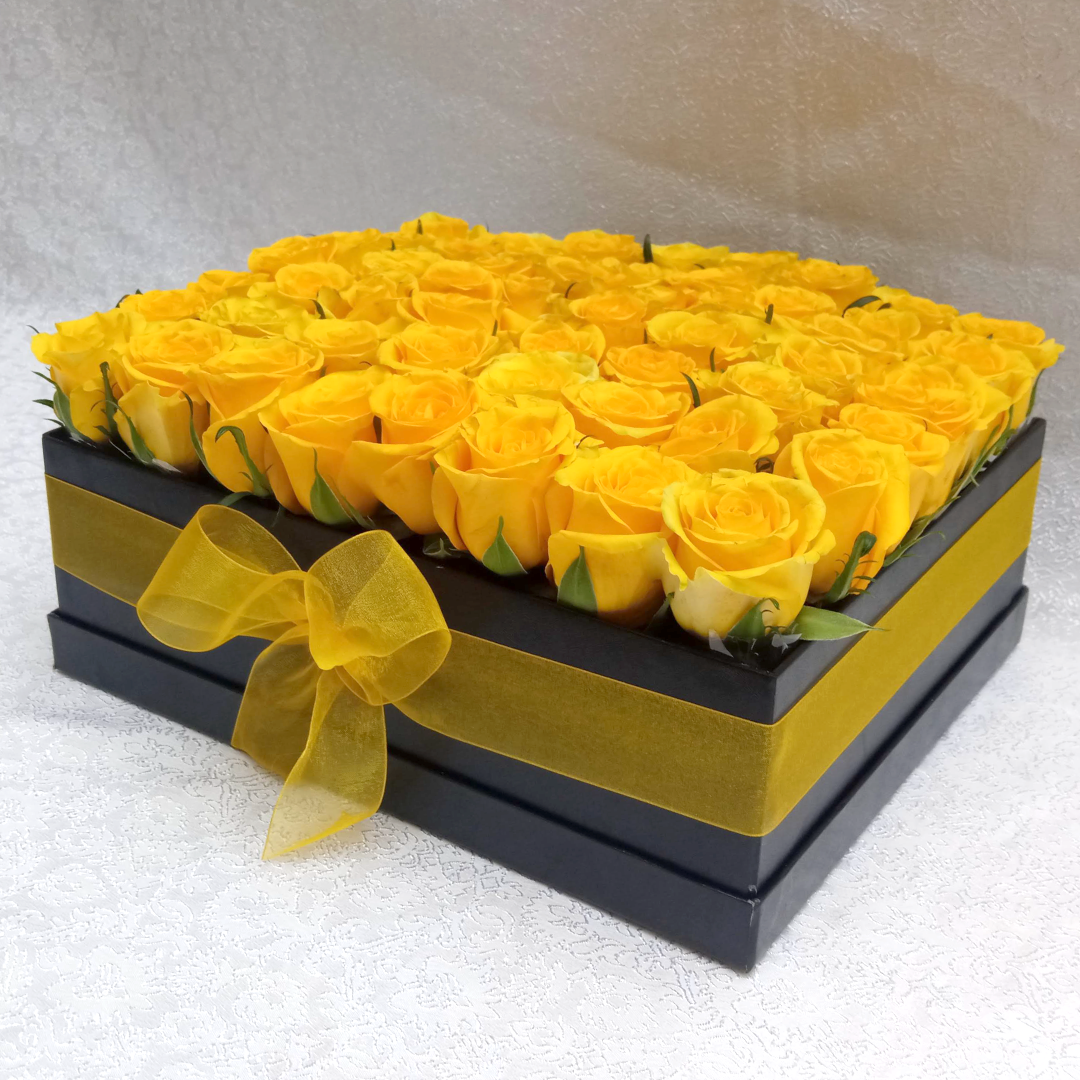 The Yellow Garden Arrangement by Simona Flowers Kenya, is a love-filled arrangement of yellow roses crafted to express your love feelings to that special someone.