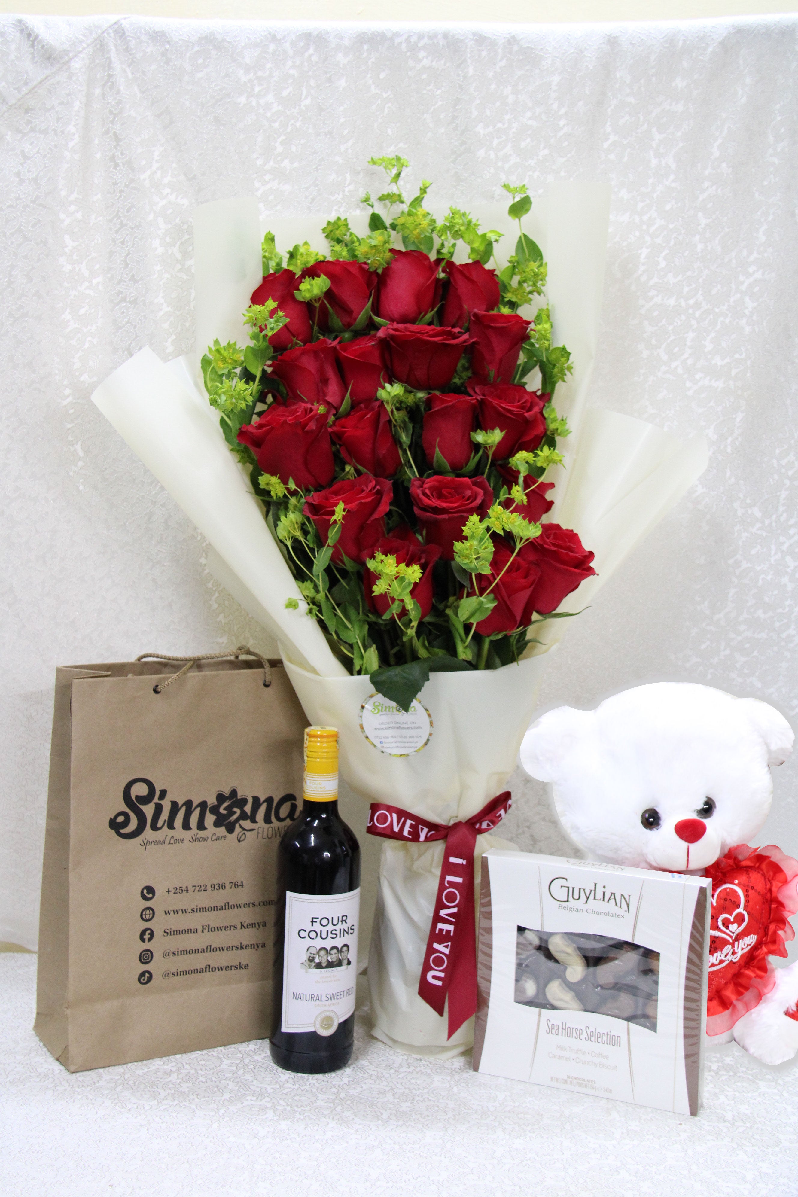 Adorable roses bouquet full package