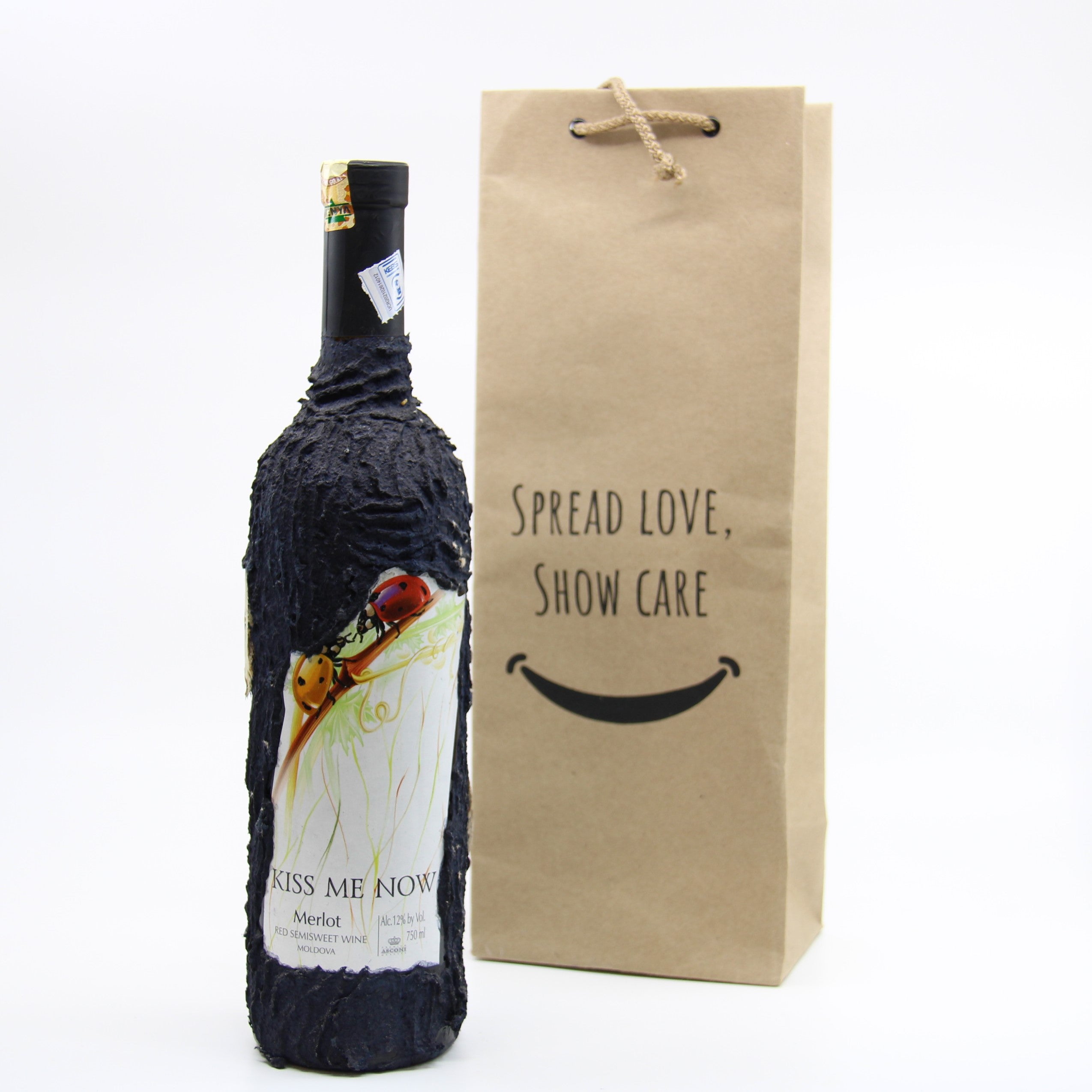 Simona Flowers - Be ready to enjoy both the outside and inside of this well-made bottle of Asconi wine.