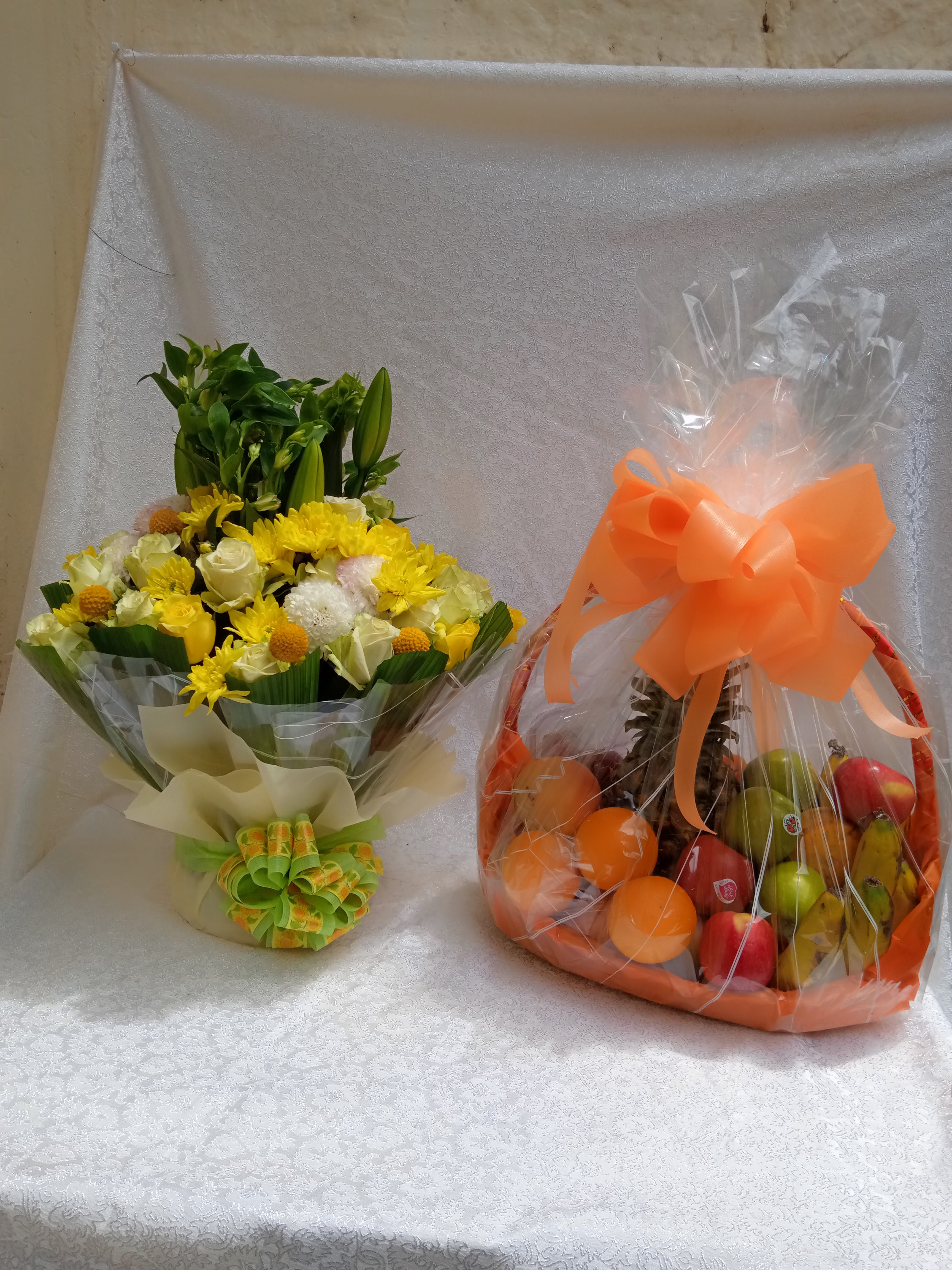 Fruits and flowers hamper