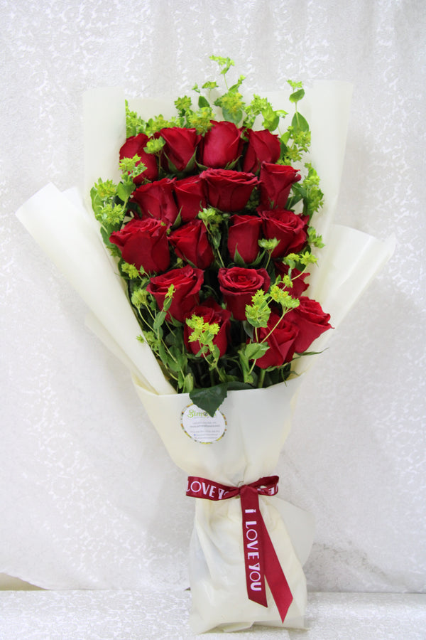 Simona Flowers - The adorable roses bouquet is a flat bouquet design of red roses wrapped with colours to compliment the day of passion this 14th of February.
