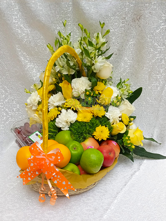 Tasty fruit and flowers basket assortment by Simona Flowers