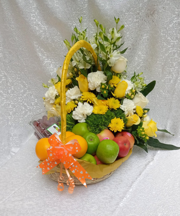 Tasty fruit and flowers basket assortment by Simona Flowers